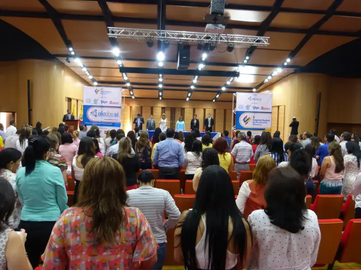Registro fotográfico grupal del Congreso Nacional de Actualización Tributaria, edición 2015.