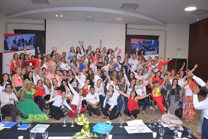 Registro fotográfico grupal del Congreso Nacional de Actualización Tributaria, edición 2018.